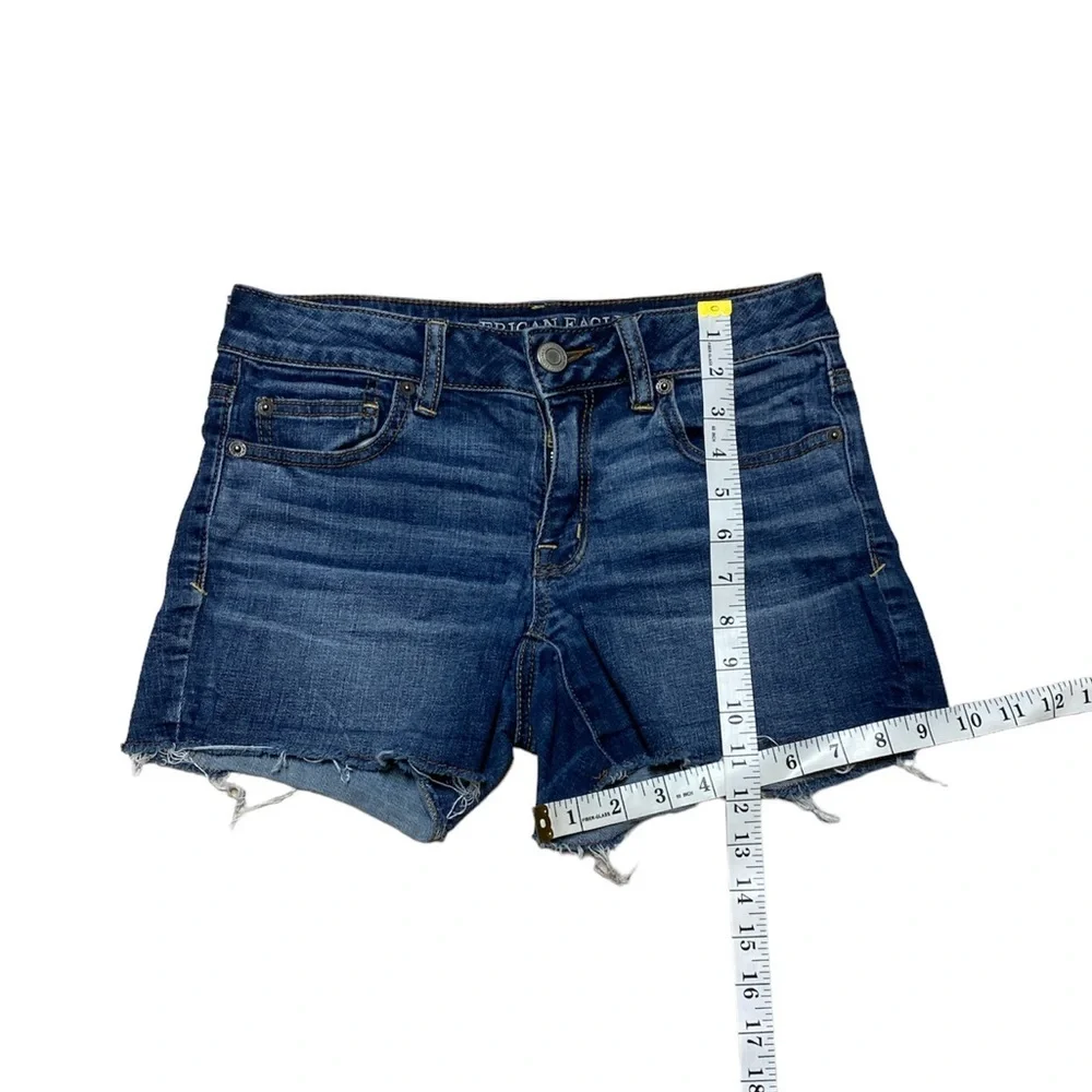 American Eagle Shortie Jean Shorts Women’s 4 Blue Denim Raw Hem Casual Low Rise